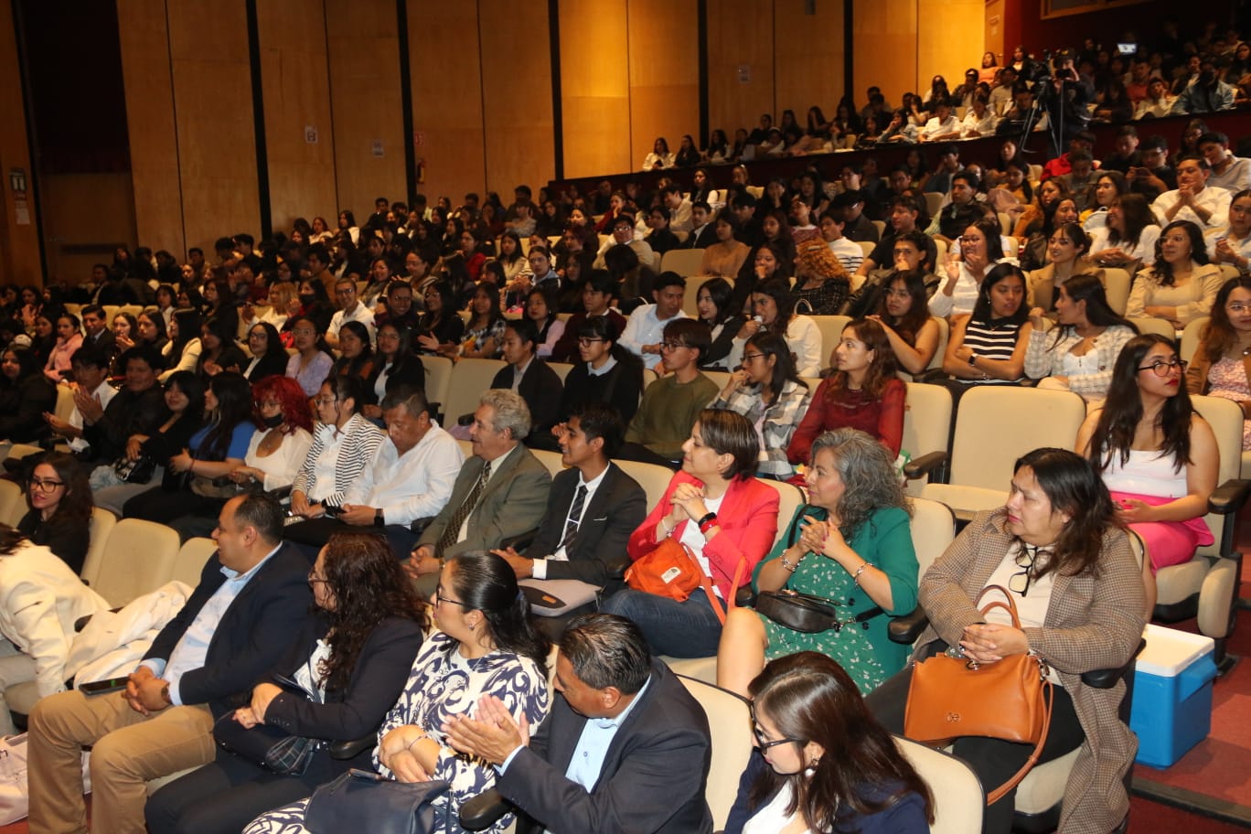 Con un foro académico conmemoran en la FCEA el Día del Negociador Internacional 2025